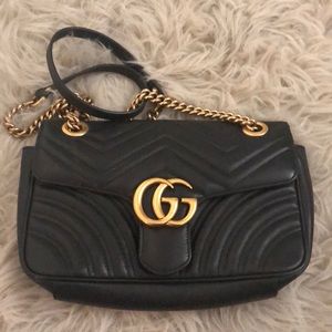 Beautiful Gucci GG monogram handbag.